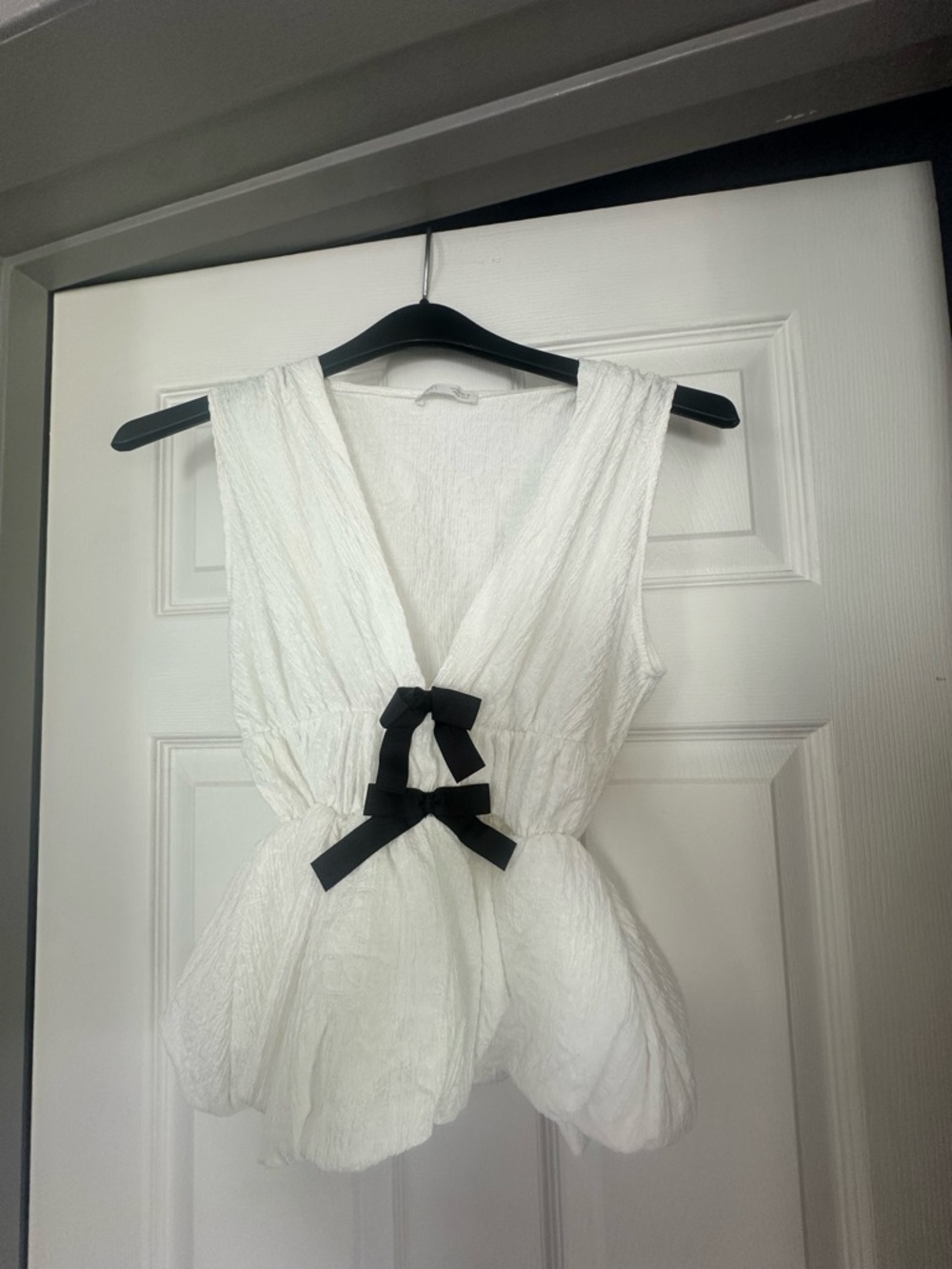 Zara White Textured Sleeveless Top with Black Bow Details